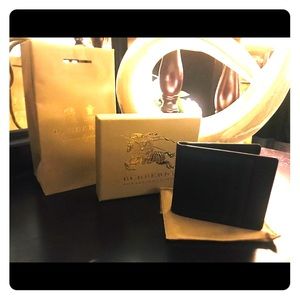 Burberry bifold men’s wallet
